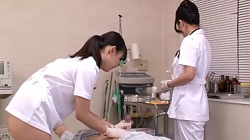 Горячие японские медсестры дрочат член пациента чтобы взять анализ спермы